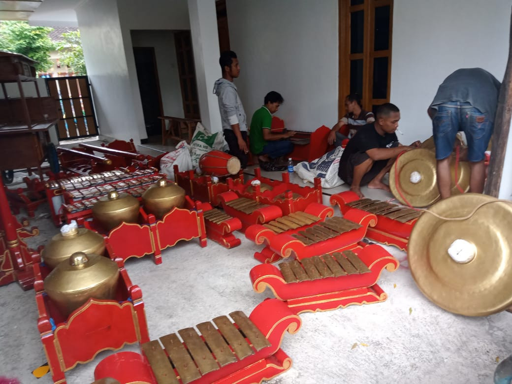 Perbaikan Perangkat Gamelan untuk Pembinaan Bidang Kesenian Karawitan