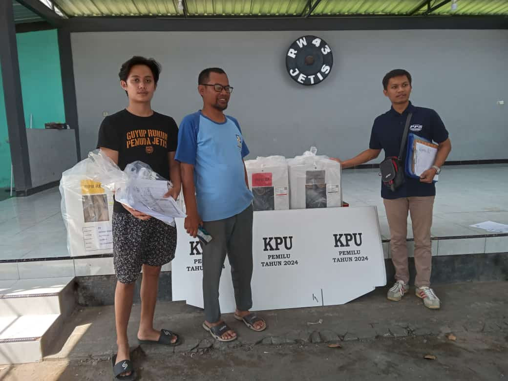 Pengiriman Logistik Pemilu di TPS 51 padukuhan Jetis