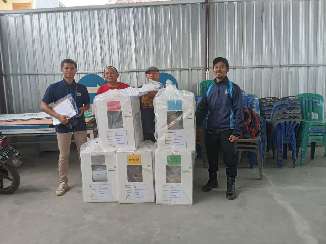 Pengiriman Logistik Pemilu di TPS 48 padukuhan Blotan