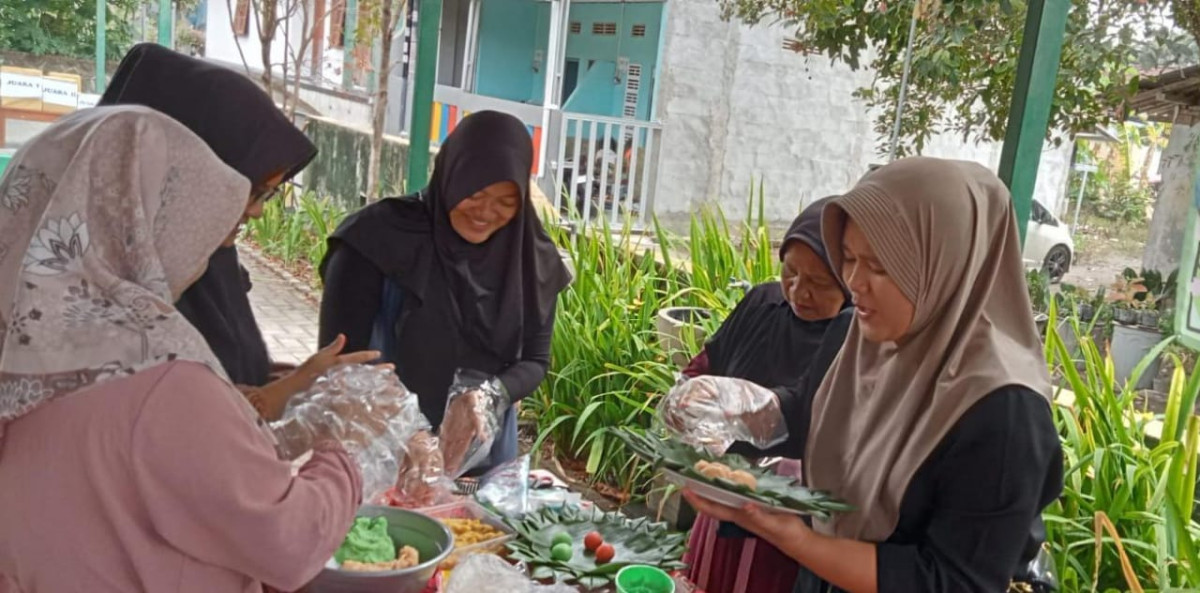 Ibu ibu berkreasi