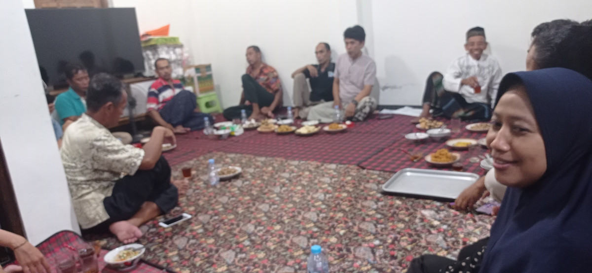 Rapat persiapan pernikahan Galih dan Prasetyo