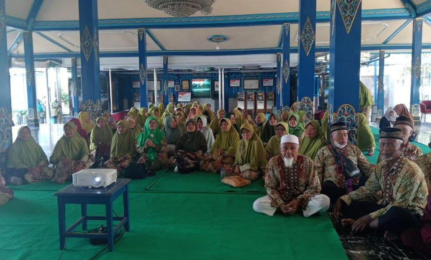 Pondok Pesantren Lansia Mukti mulia Bakungan mengenang sejarah pak Harto di museum