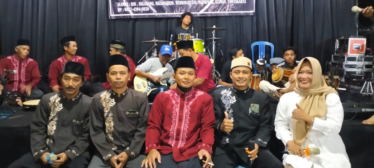 Pentas/ pertunjukan seni sholawat badui dan kubro siswo padukuhan malangrejo