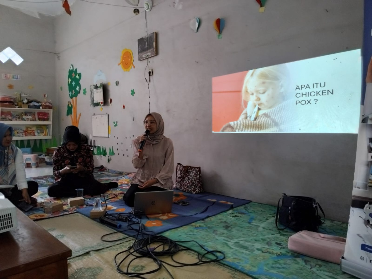 Kegiatan Parenting dengan tema mengenal dan pencegahan chiken pox  di kb pkk mutiara hati Padukuhan Malangrejo