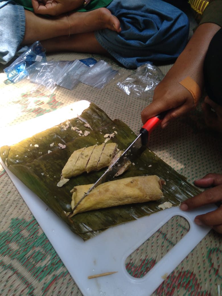 proses memasak PMT lokal oleh kader pucanganom