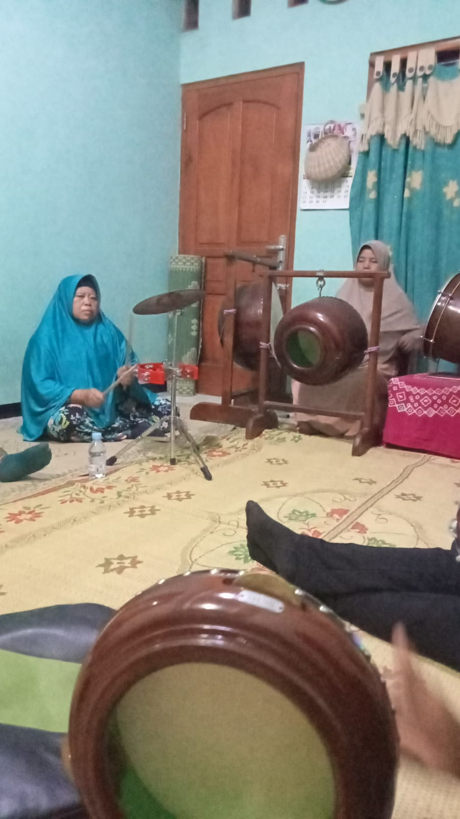 Latihan Rutin Hadroh Al Latifa Ibu ibu Warga Krajan