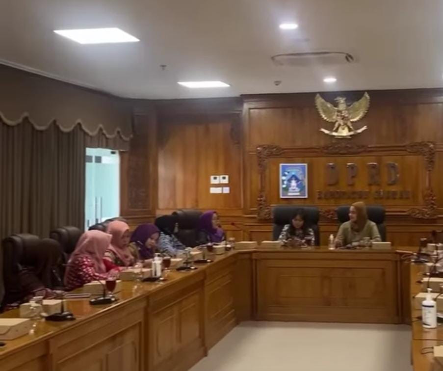 Kader padukuhan Bakungan belajar bersama P3AP2KB bekerja sama dengan DPRD kab Sleman mengenai sosok perempuan dalam bidang politik dan kuota dalam parlementer di Sleman