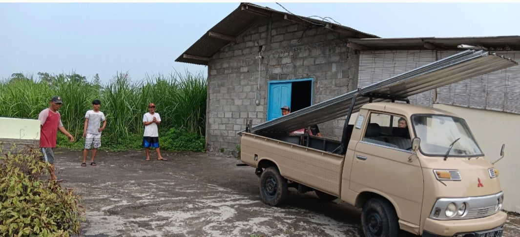 Gotong Royong Pengambilan Bekakas, Seng, Tenda, Meja, Kursi RT 03 Pokoh