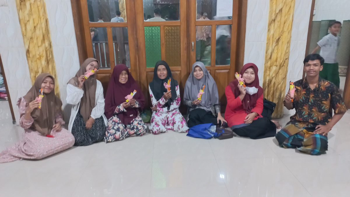 Memperingati Hari Guru Nasional TPA masjid pucanganom