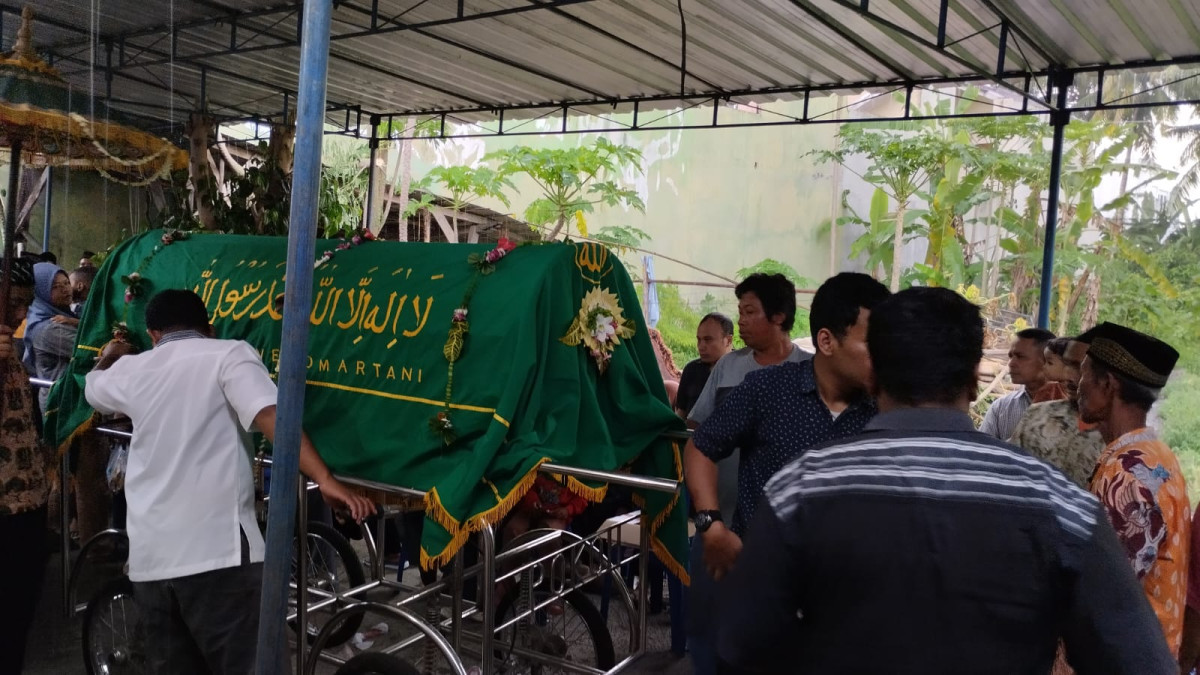 Pemberangkatan jenazah warga rt 05 pokoh