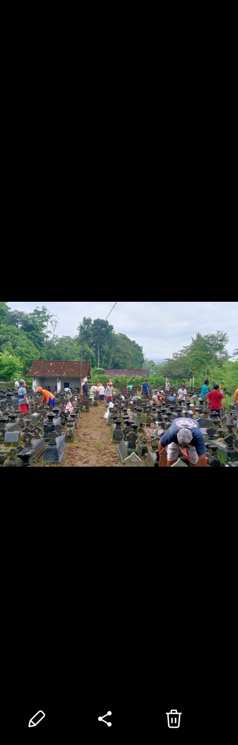 Gotong royong bersih2 makam Gondanglegi