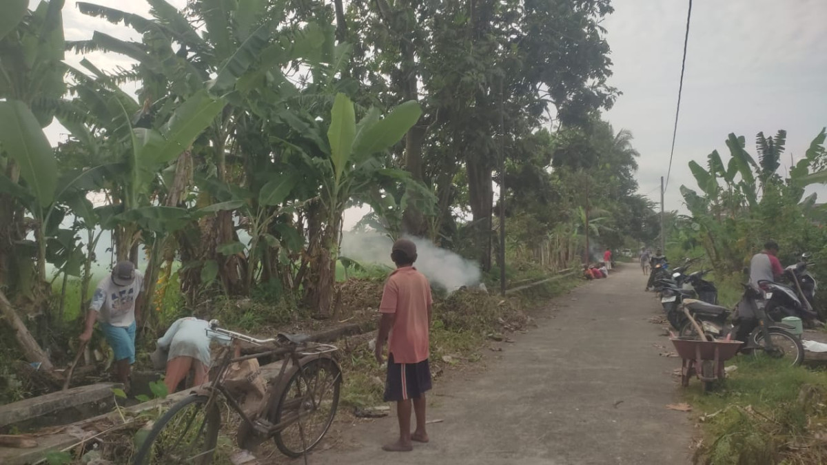 Gotong Royong Petani P3A Padukuhan Pokoh