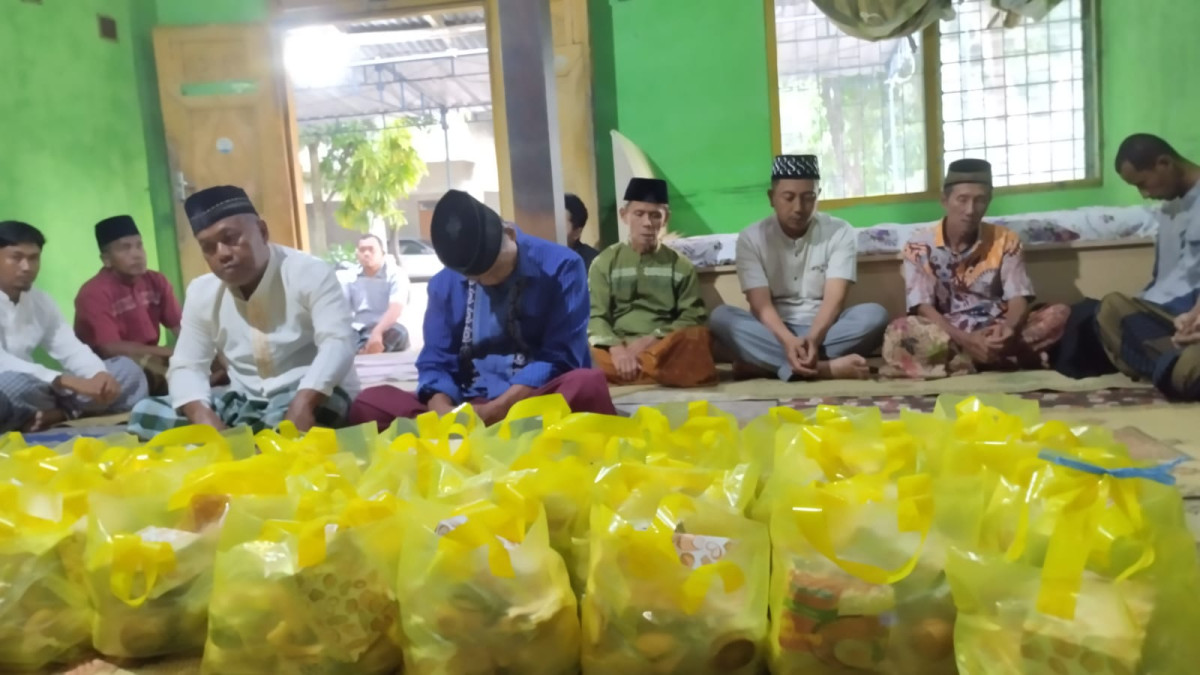 Tahlil dan Dzikir  Memperingati 7 Hari Meninggalnya Warga rt 05 Pokoh