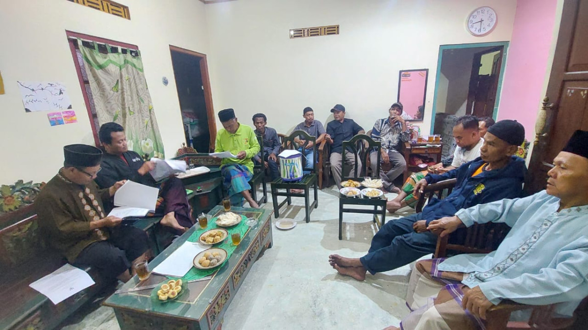 Rapat pembentukan kandang hewan kelompok oleh bapak2 warga krajan