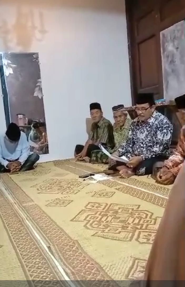 Berdoa bersama dlm rangka nyadranan yg di hadiri oleh warga krajan