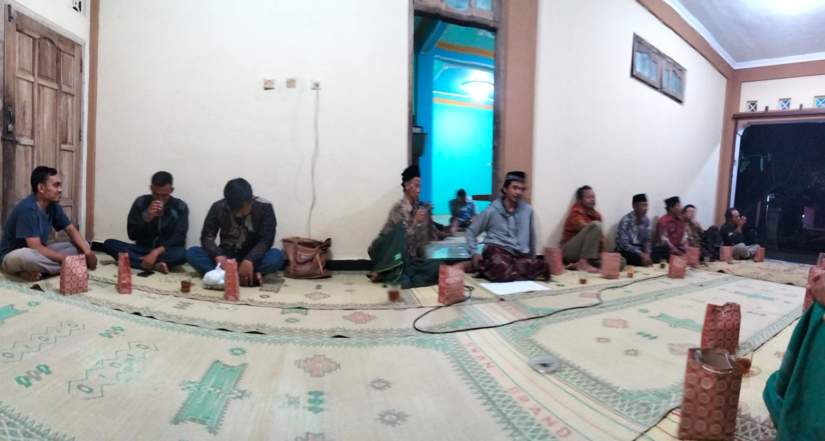 Pertemuan rutin bapak2 rt 4 Padukuhan Tonggalan