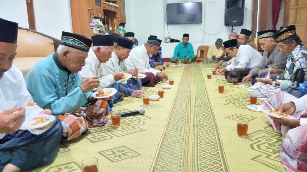 Tahlil ruwah oadukuhan Tonggalan