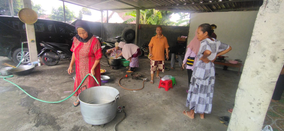 Persiapan masak nasi dan ayam