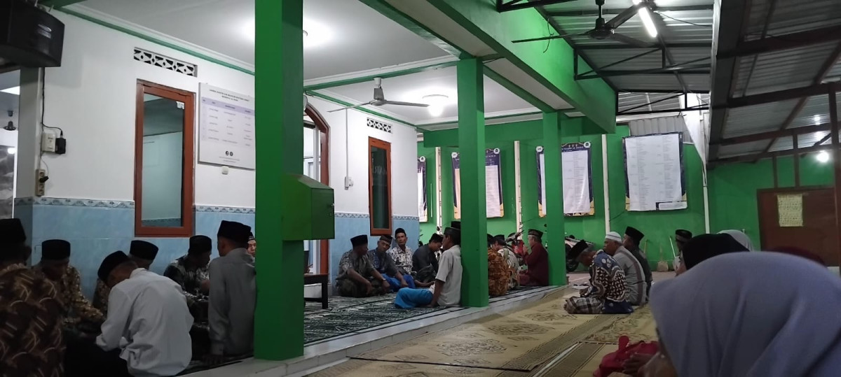 pengajian menjelang buka puasa di masjid al huda Padukuhan Malangrejo