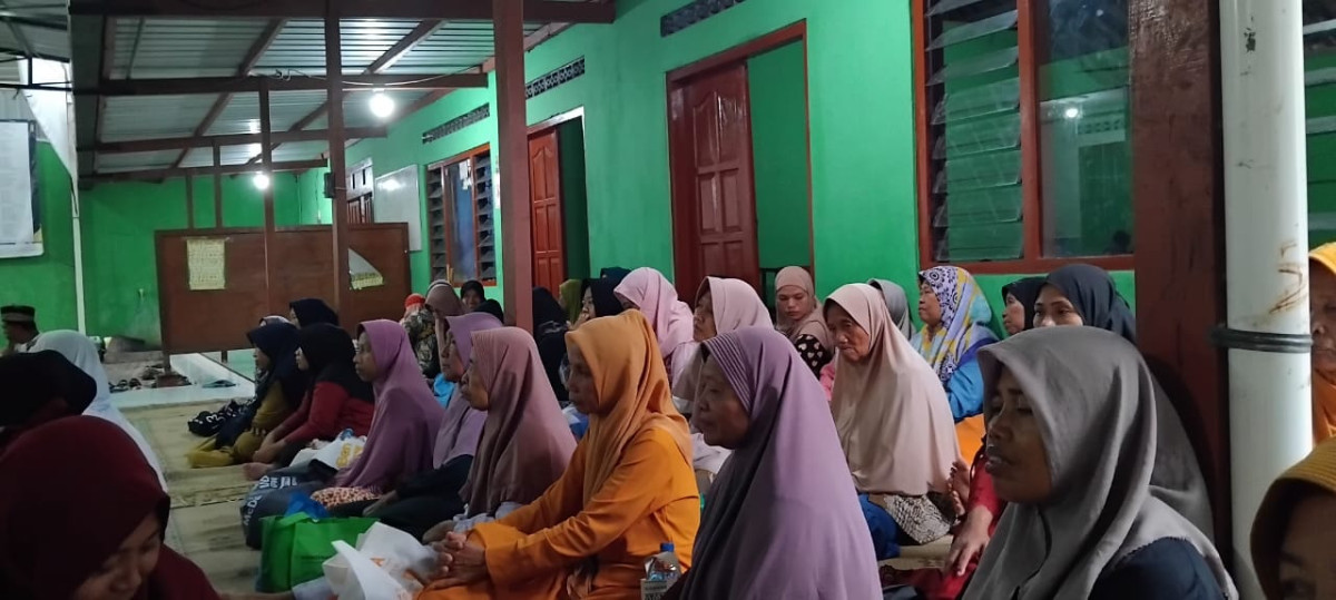 Pengajian menjelang buka puasa di masjid alhuda Padukuhan Malangrejo