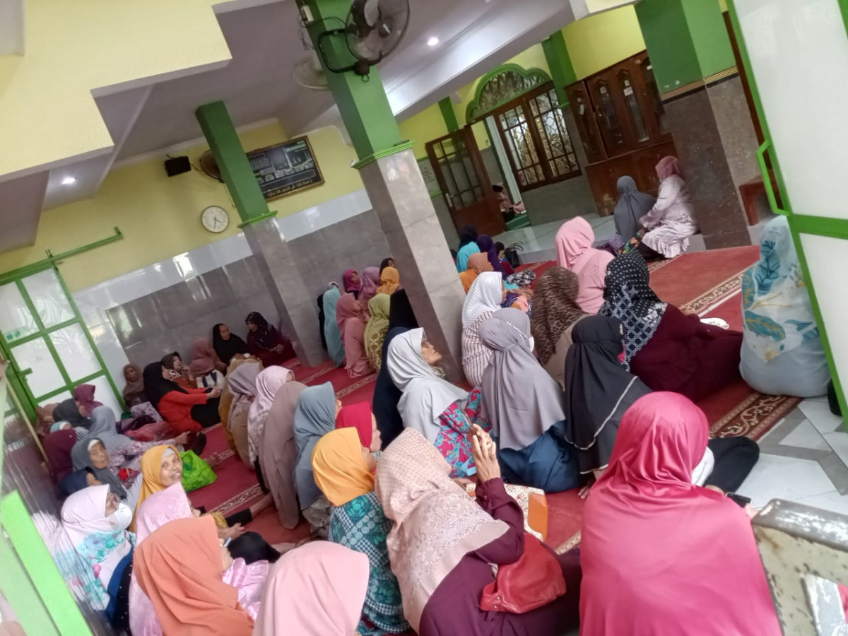 Pengajian bapak2 ibu2 masjid Ar Rohmah Malangrejo