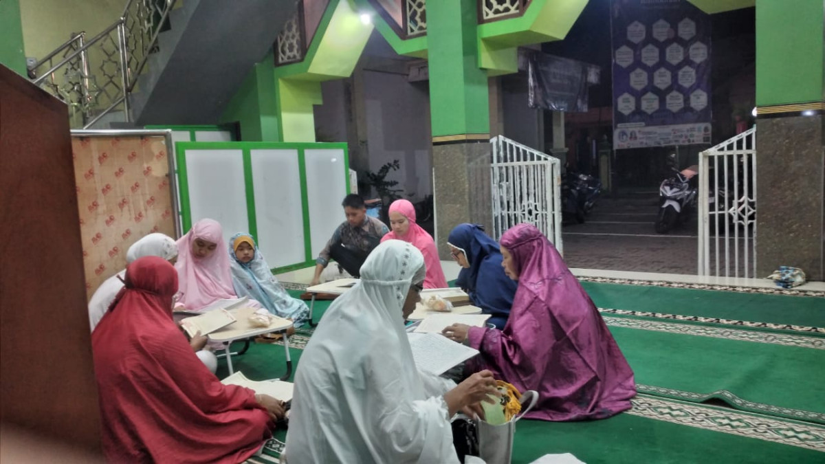 TADARUS DI MASJID AR RAHMAH MALANGREJO