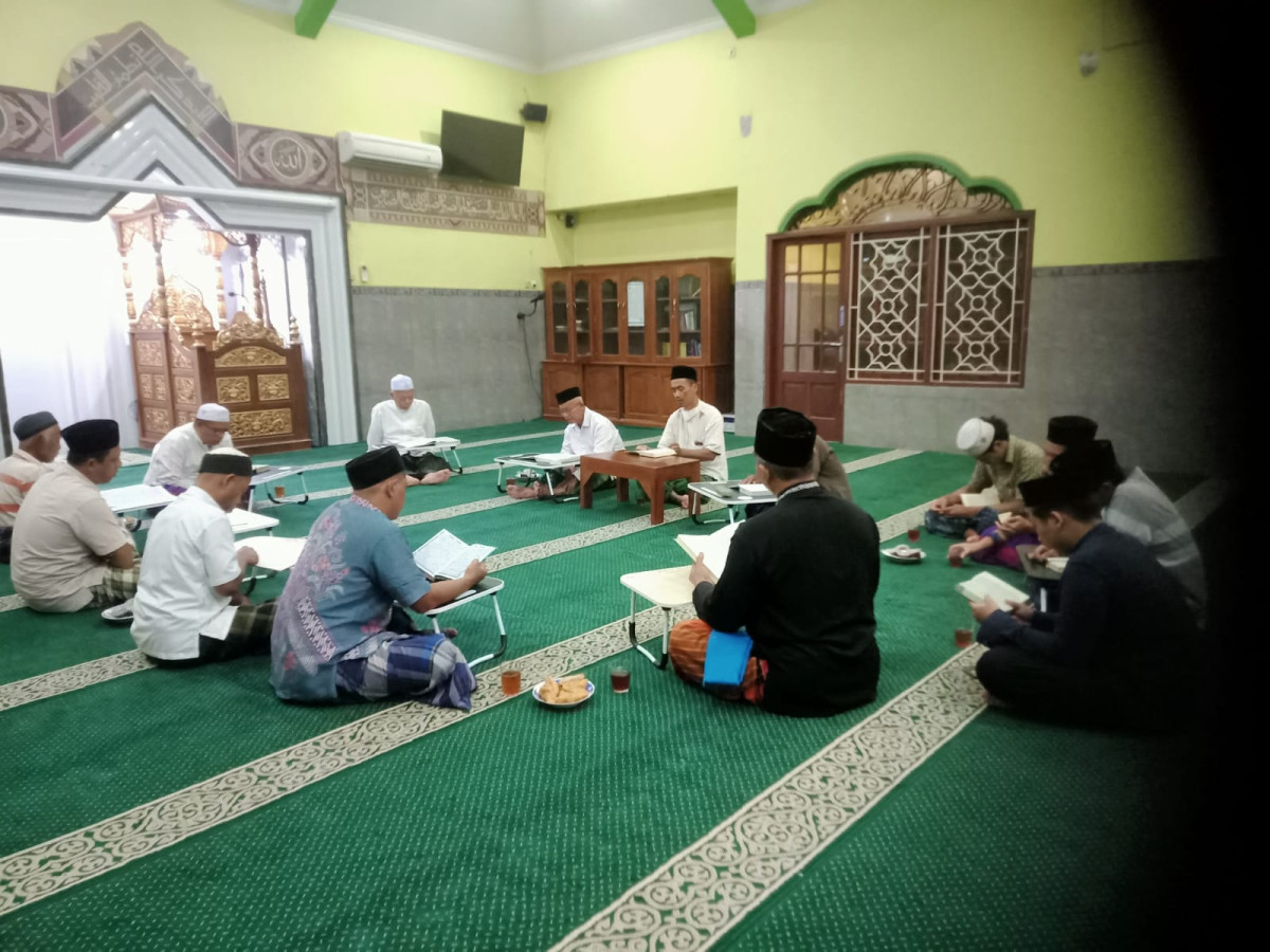 Tadarus Al Qur'an bersama satu jus atau jus 1 di Masjid arrohmah Padukuhan Malangrejo