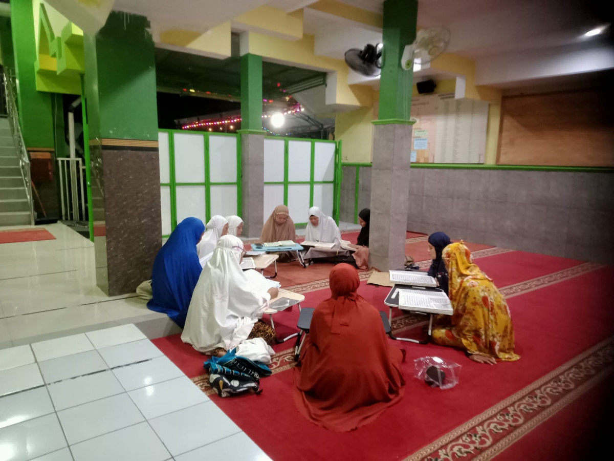 Kegiatan ibu2 masjid Ar Rohmah Malangrejo