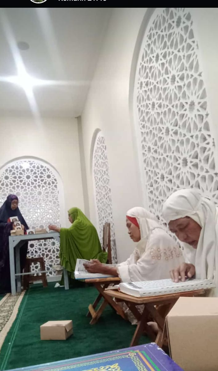 Tadarus Al quran oleh ibu2 warga krajan