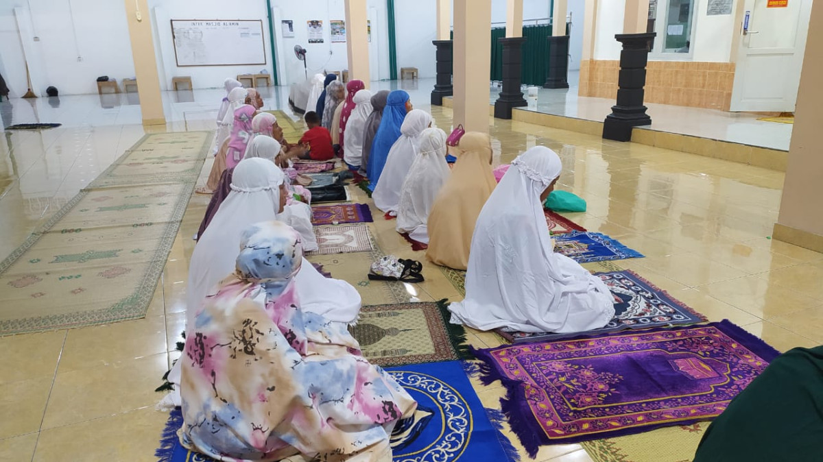 Ibadah Sholat Tarawih Masjid Al Amin Pokoh