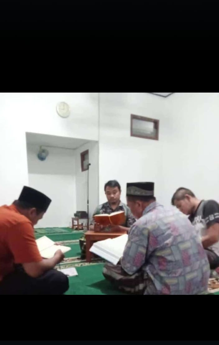 Tadarus Al quran oleh Bapak2 warga krajan