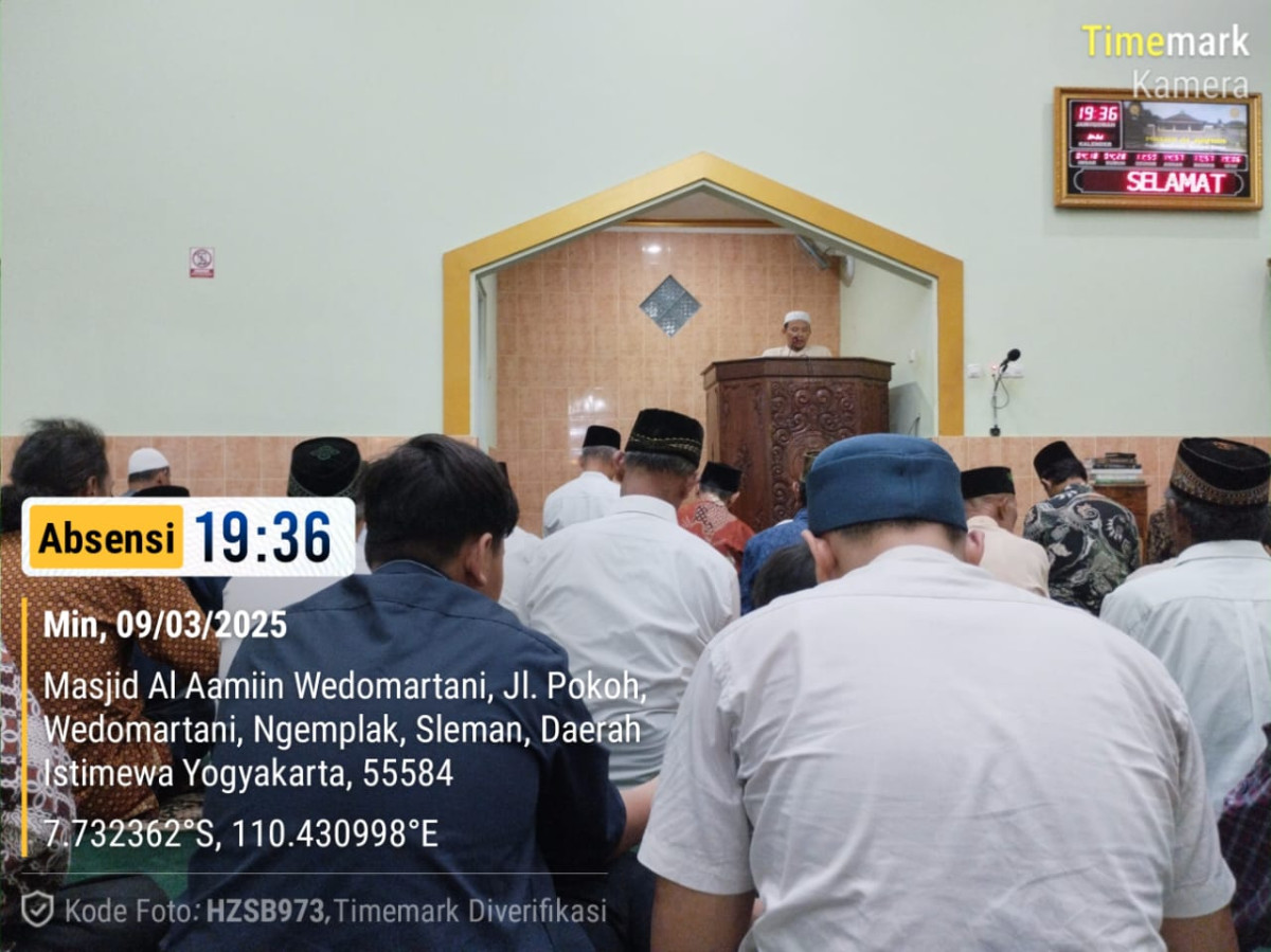 Ibadah Sholat Tarawih Masjid Al Amin Pokoh