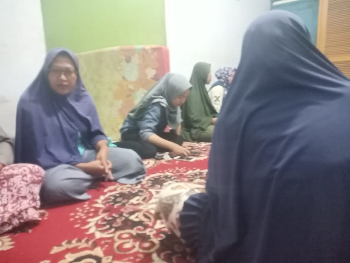 Menjenguk warga yang sakit di padukuhan bakungan