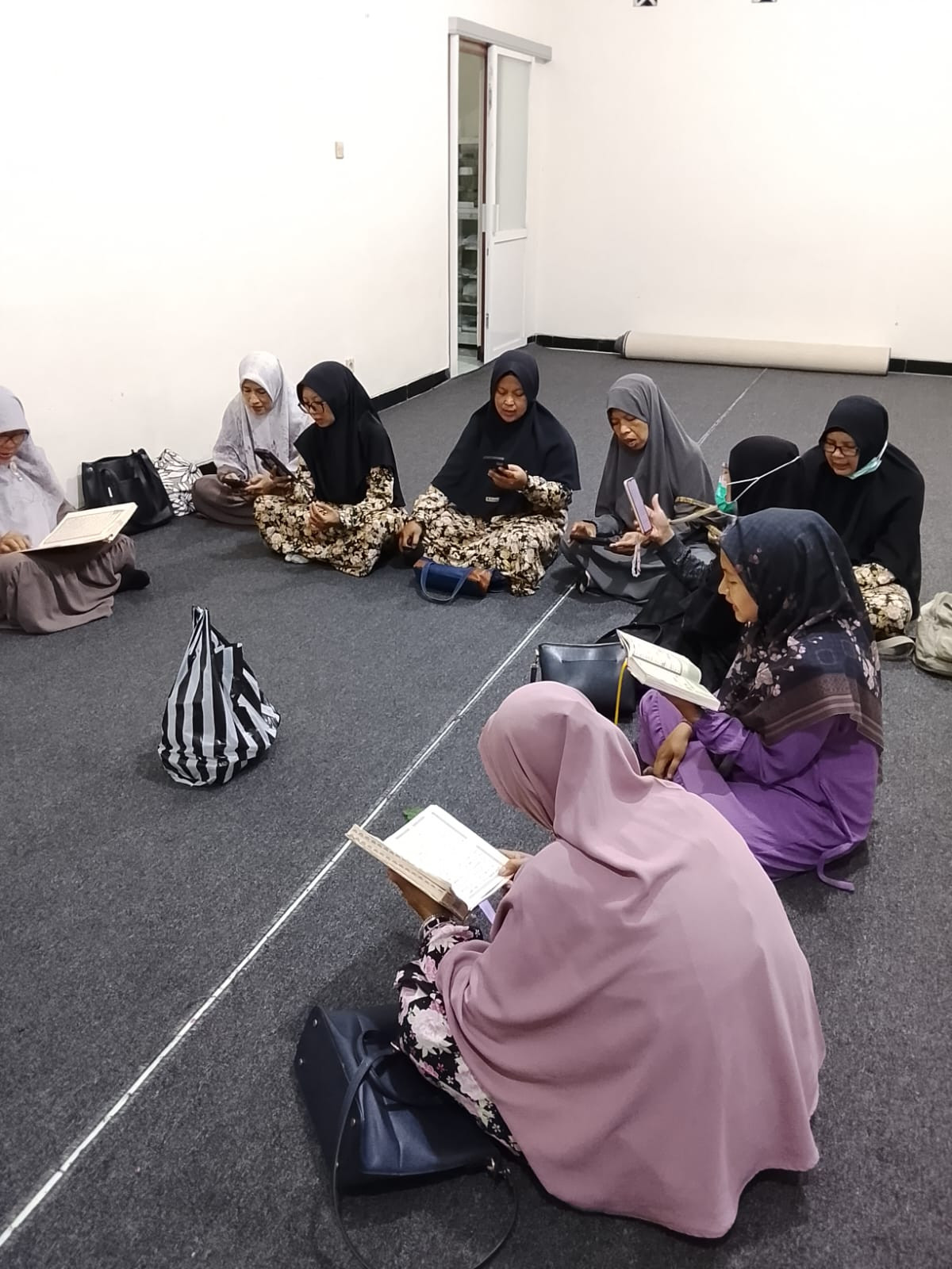 Mendalami Alqur'an dengan Metode Qiroati  Pendidik TPA Ar Rohmah malangrejo