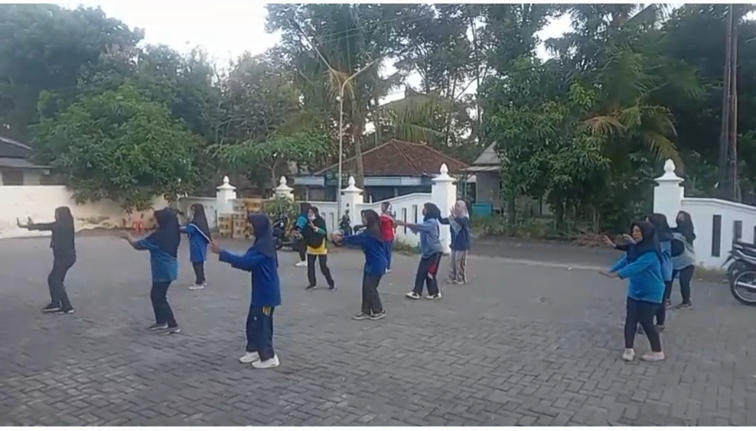 Senam Rutin RT 02 Pokoh