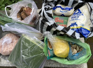 Menyuplai bahan mentah PMT lokal oleh kader Sanggrahan