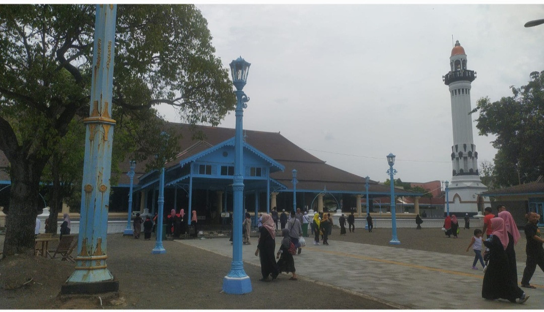 Kunjungan ke Masjid Agung Surakarta Oleh Grup Hadroh At Tadris Pokoh