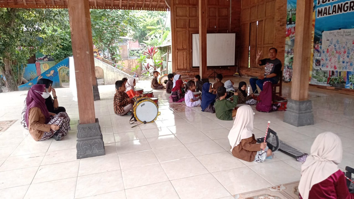 Latihan drumband tim 2  TK TUNAS BHAKTI Malangrejo