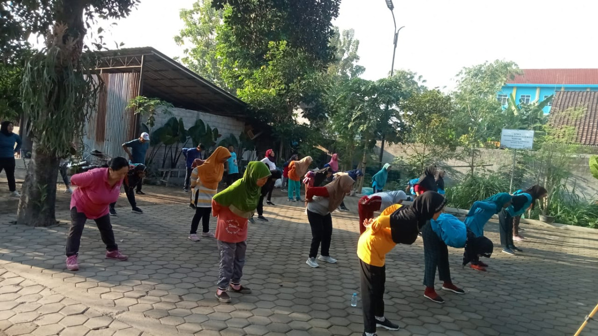 Kegiatan Senam Lansia SETAMAN Malangrejo