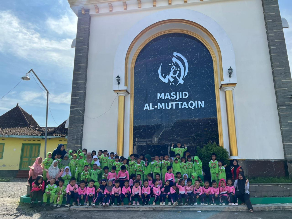 Kegiatan sambang sapa masyarakat  KB PKK Mutiara Hati bersama TK Tunas Bakti Malangrejo