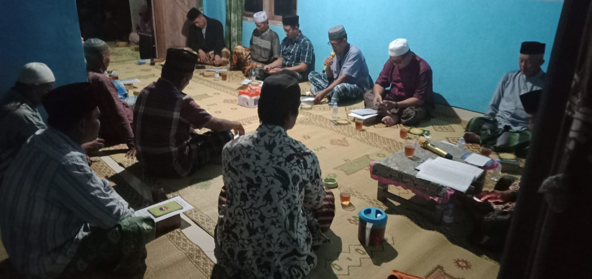 Kegiatan majelis taklim  yasin bapak ibu RT 02 dan 04 Malangrejo