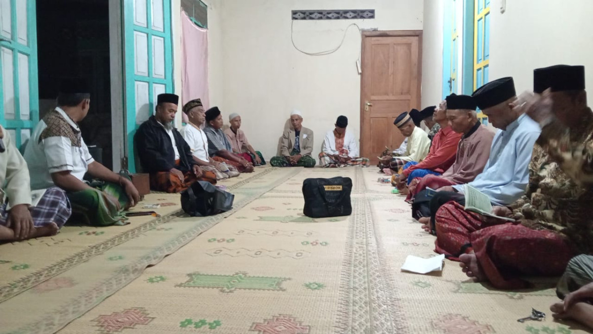 Kegiatan  yasinan RW 35 Nglarang Malangrejo