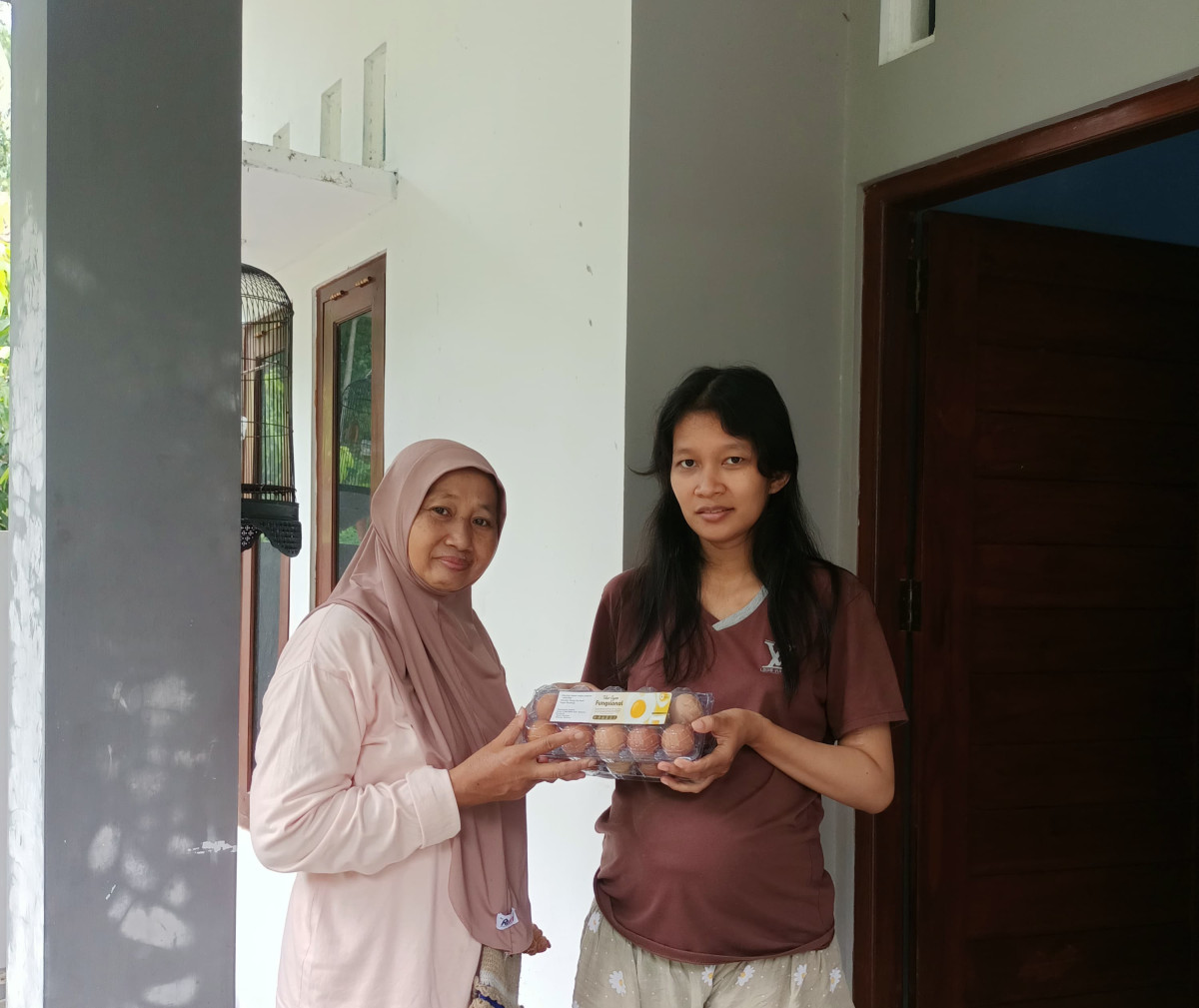 Distribusi Telur bahagia bagi Bumil KEK Krandon