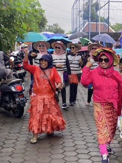 Lomba kostum terunik diacara jalan sehat Sanggrahan