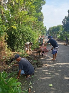 Gotongroyong warga Sanggrahan