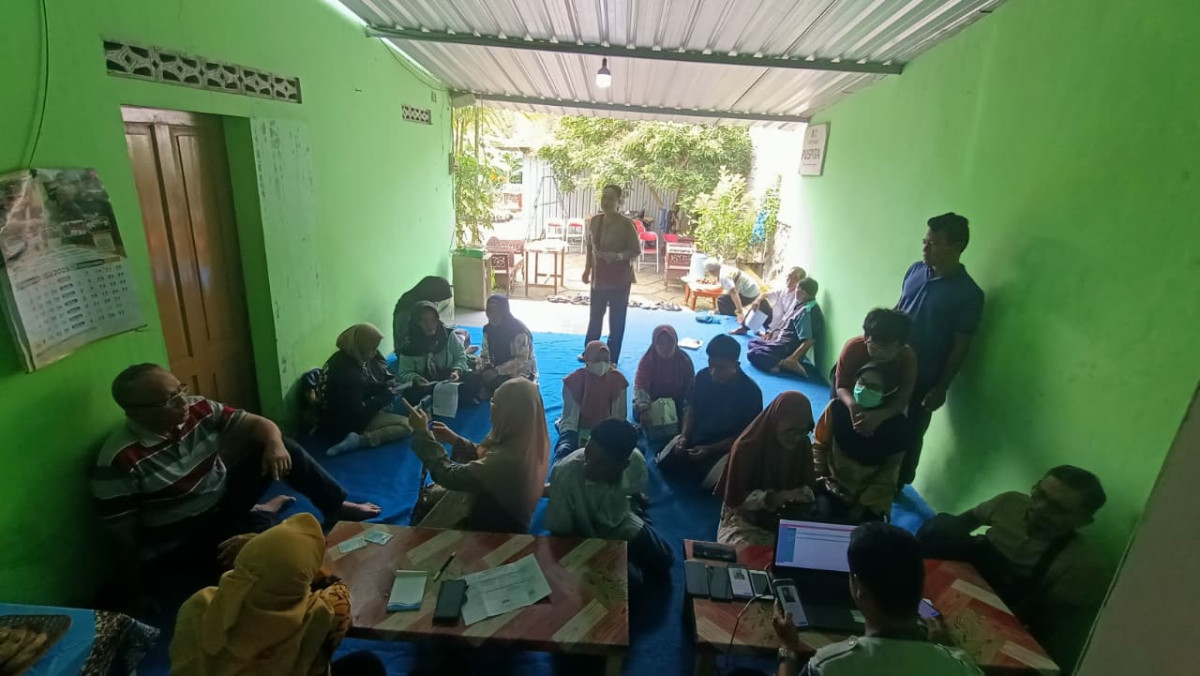 Pelayanan IKD oleh warga krajan