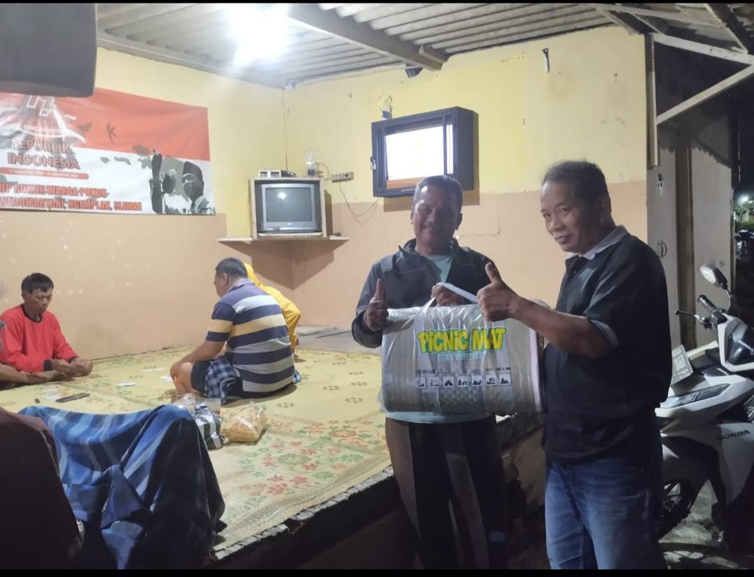 Penyerahan Bantuan Tikar dari Pemerintah Kalurahan Wedomartani  Untuk Pos  Ronda  RT 03/RW 19 Padukuhan Pokoh