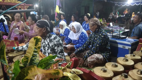 Pentas seni hari ibu