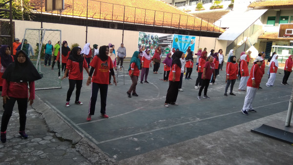 Senam lansia dan sarasehan