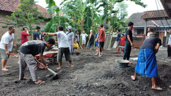 Gotong Royong Rw.36 Persiapan Kegiatan Boyong Santri